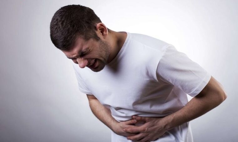 Douleur abdominale avec parasites dans le corps