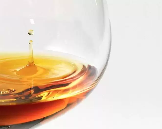 Cognac fabriqué à partir de vers humains