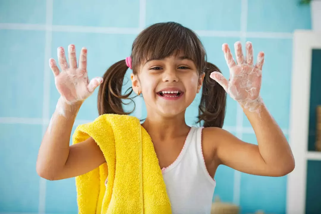Lavage des mains pour prévenir l'infection par les vers