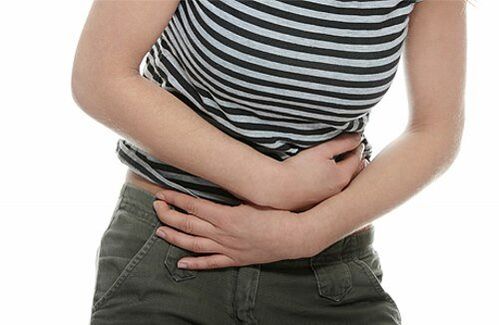 Douleur abdominale due aux vers dans le corps